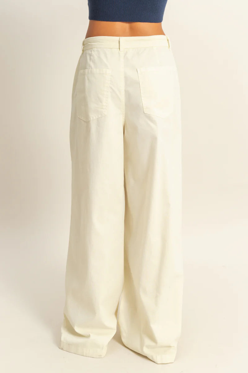 PANTALÓN CON PINZAS