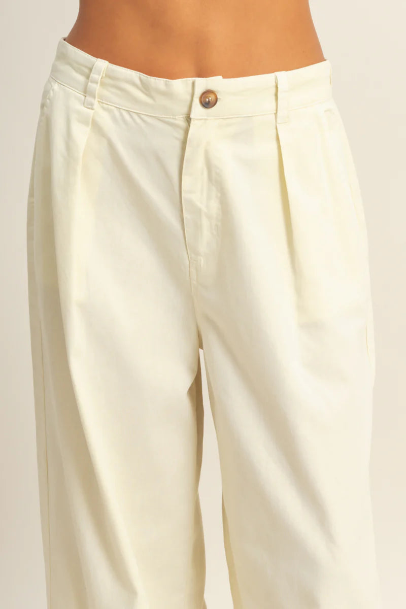 PANTALÓN CON PINZAS