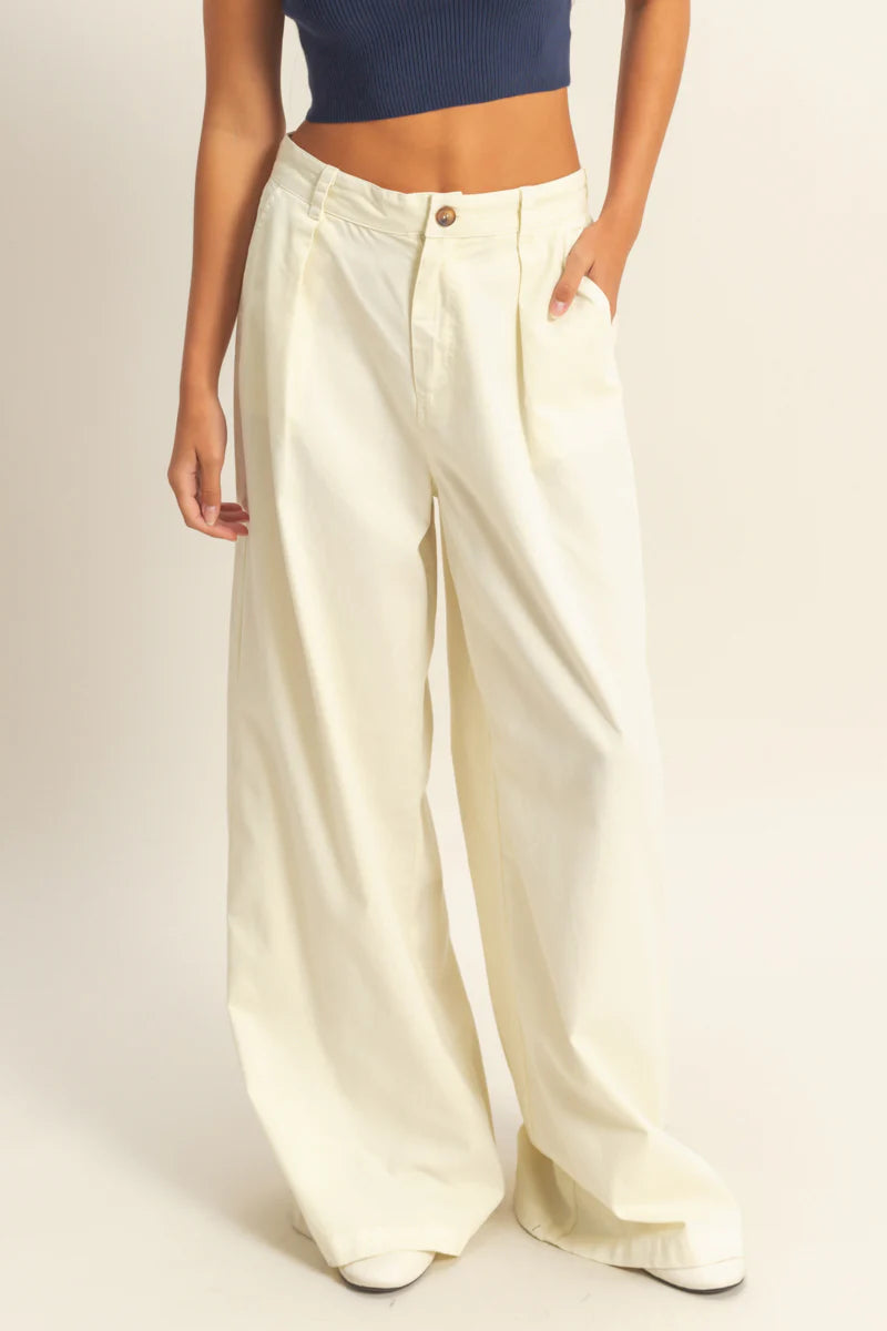 PANTALÓN CON PINZAS