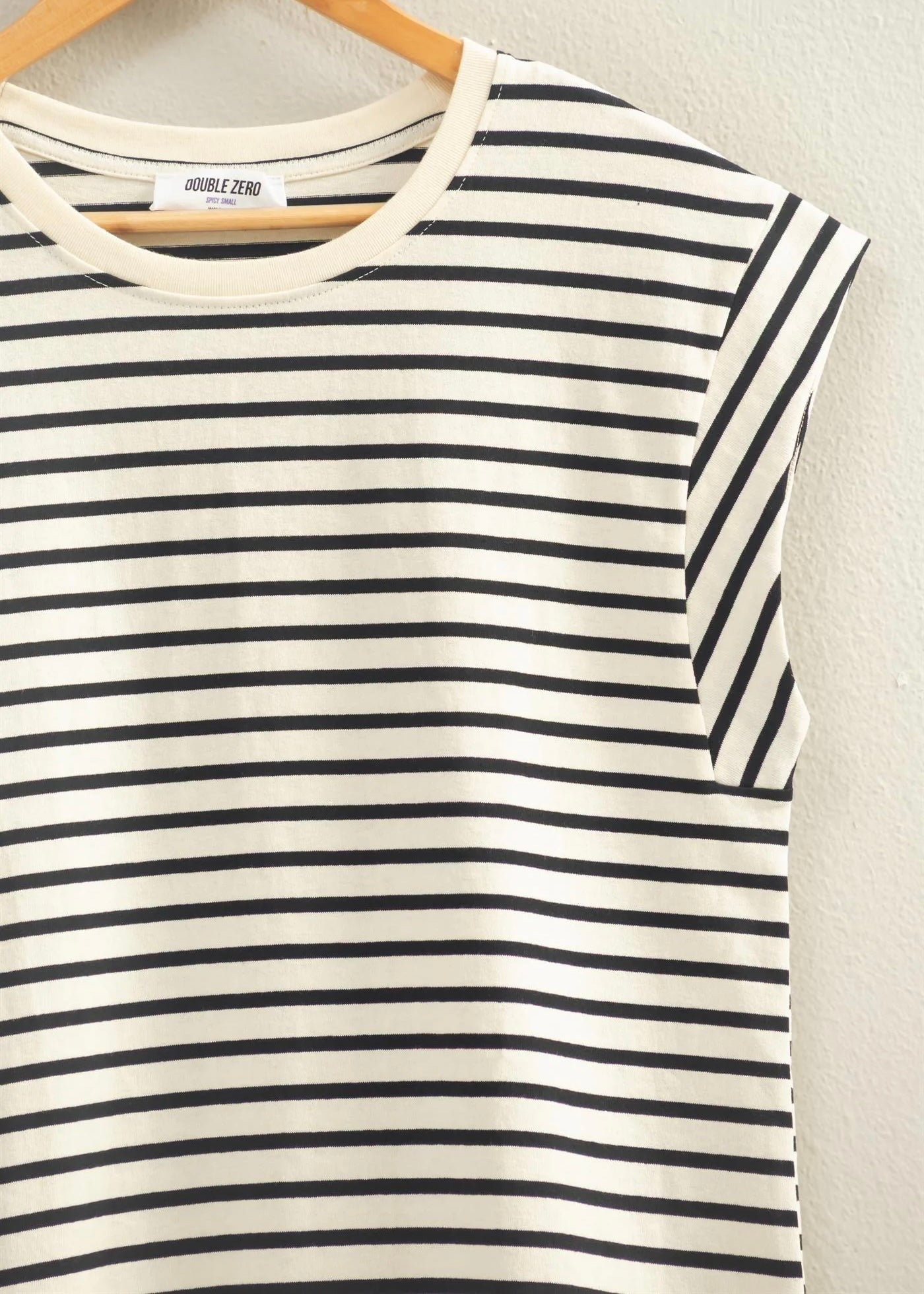 T-SHIRT BLACK